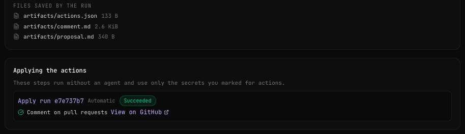 Files saved by the run: actions.json, comment.md y proposal.md en artifacts, y Applying the actions: un apply run Automatic que terminó Succeeded, Comment on pull requests y un enlace View on GitHub